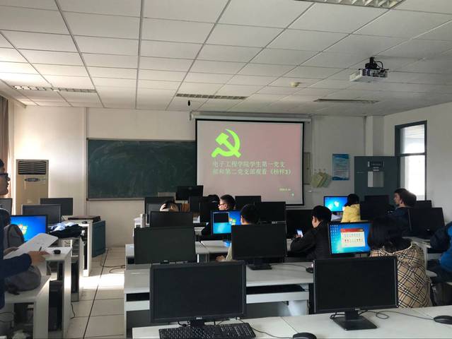 学生第一党支部和学生第二党支部观看《榜样3》